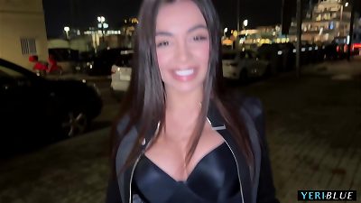 Martina Esmeraldi humungous booty sprays on the very first appointment Point of view